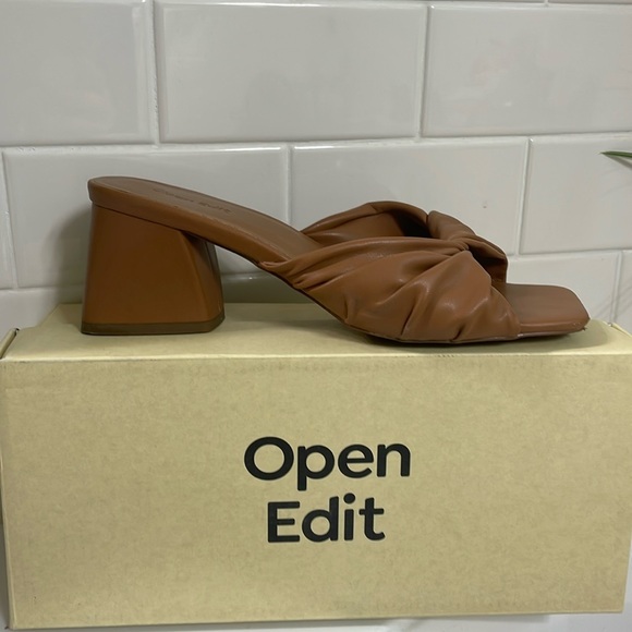 Open Edit Nordstrom Mocha slides . Size 8 M - Picture 1 of 6